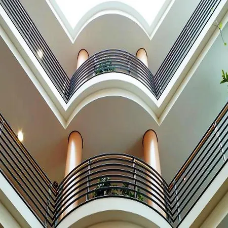 Nh Muenchen Lägenhetshotell 4*